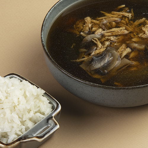 Японский суп Суимоно с курицей и грибами